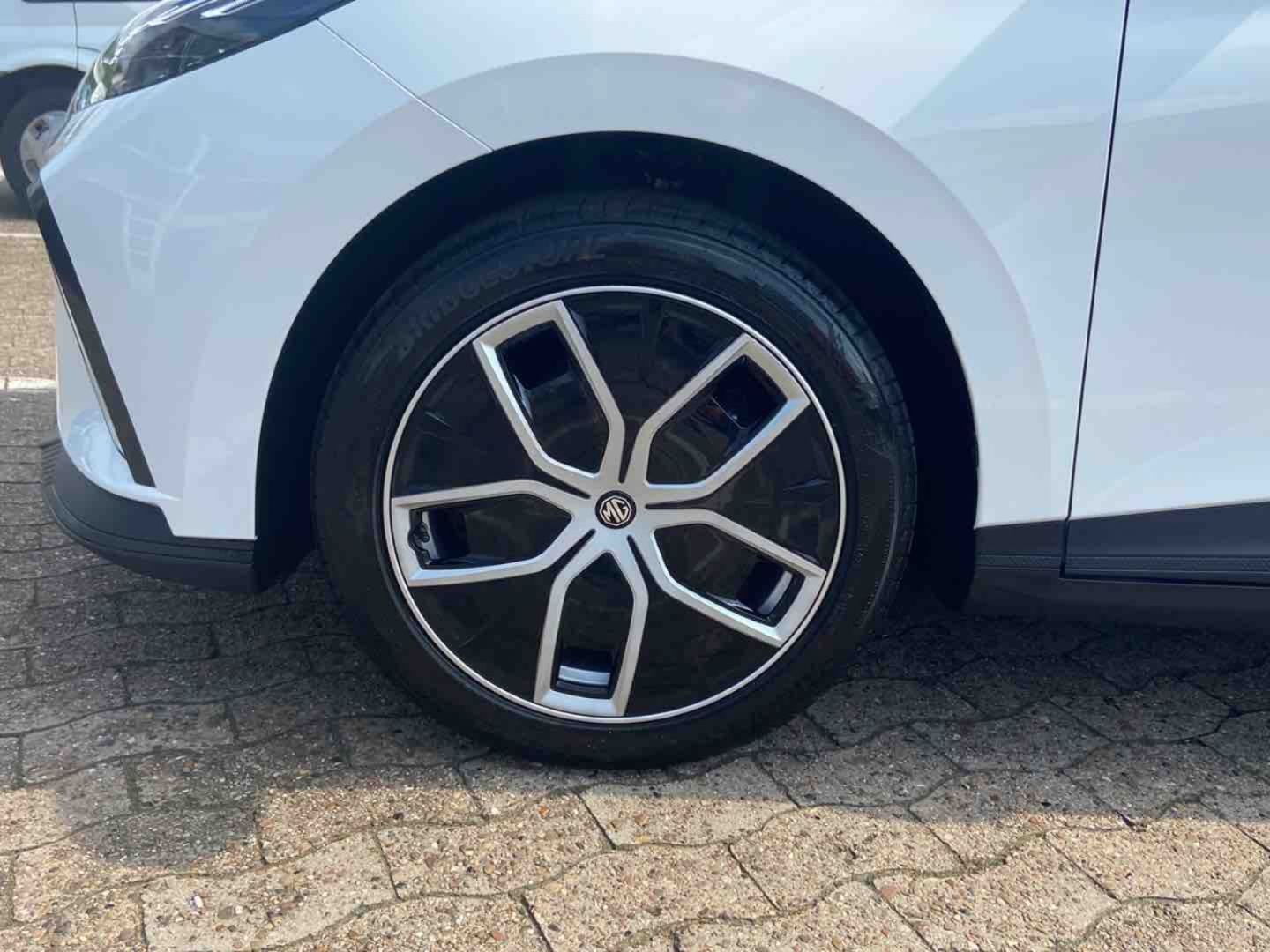 Fahrzeugabbildung MG MG4 Luxury Vorführwagen - inkl. Winterkompletträ
