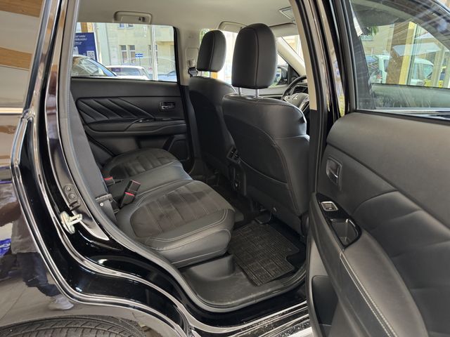 Mitsubishi Outlander PHEV Basis Spirit 4WD
