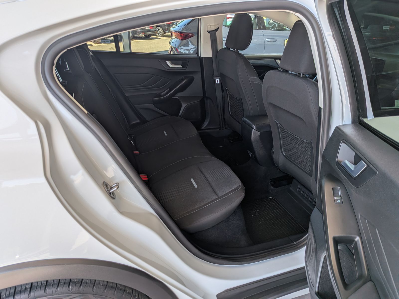 Fahrzeugabbildung Ford Focus Limo EB Active LED ACC Kamera Navi SHZ 17"