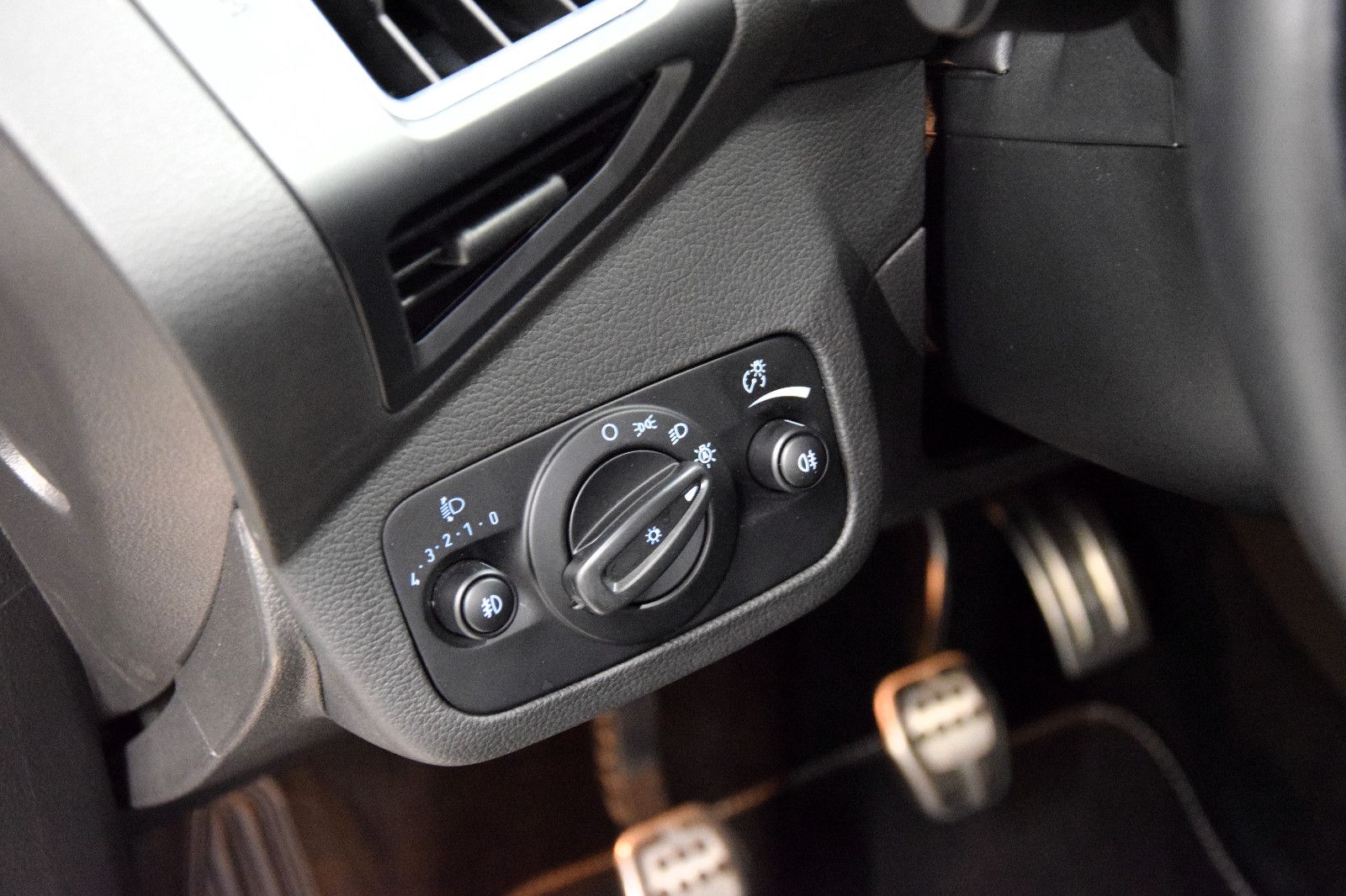 Fahrzeugabbildung Ford Kuga ST-Line Tempomat Kamera PDC Bi-Xenon el.Hkl