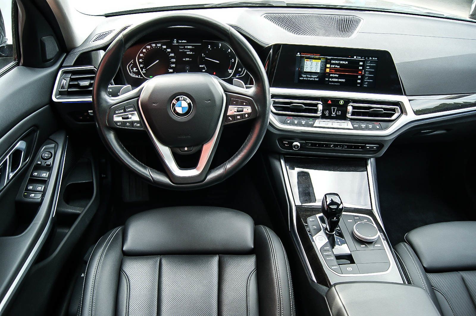 Fahrzeugabbildung BMW 320 d xDrive Luxury Line STANDHEIZG SCHIEBEDACH