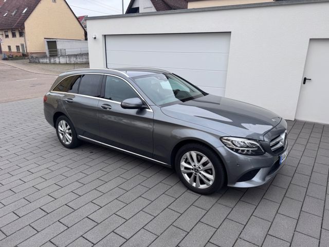 Mercedes-Benz C 220 d 4MATIC T Autom. -