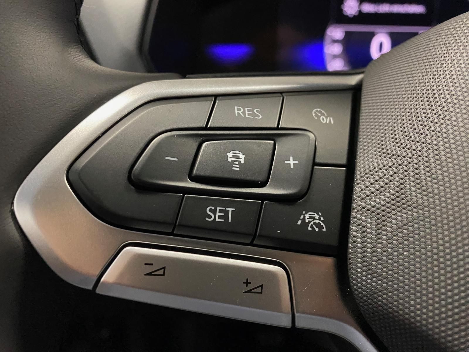 Fahrzeugabbildung Volkswagen T-Cross 1.0 TSI Life+APP+ACC+TOTWINKEL+KAMERA+++