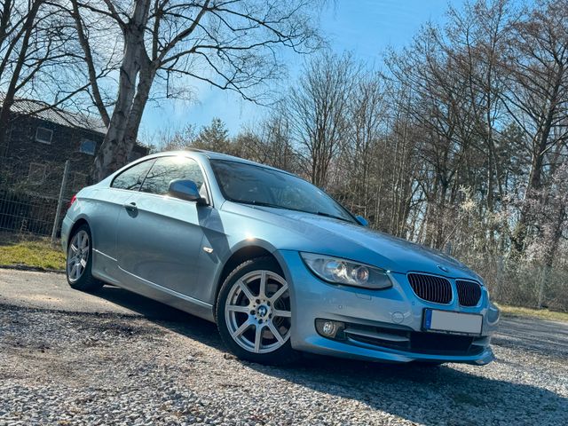 BMW 330i Coupe Aut. XENON*NAVI*LEDER*HINGUCKER!