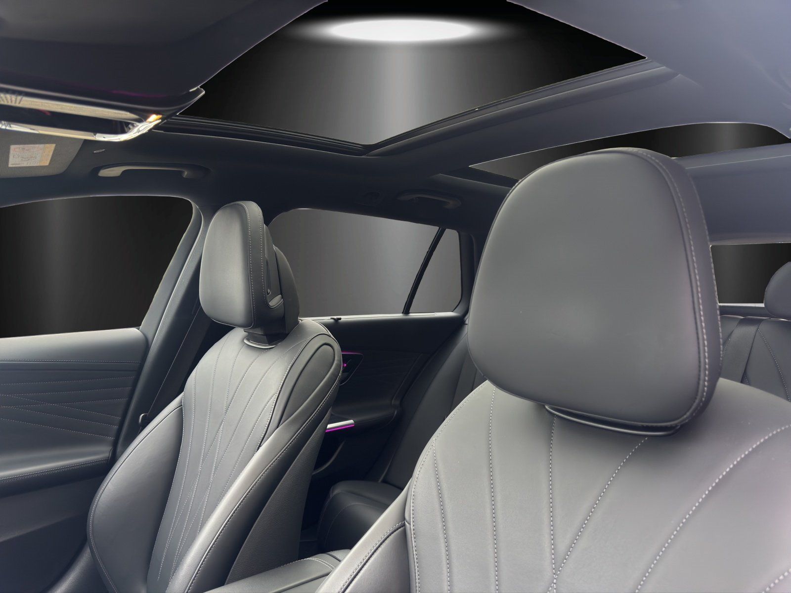 Fahrzeugabbildung Mercedes-Benz C 300 e T AMG Distro PANO Burme3D KeyGo 360°