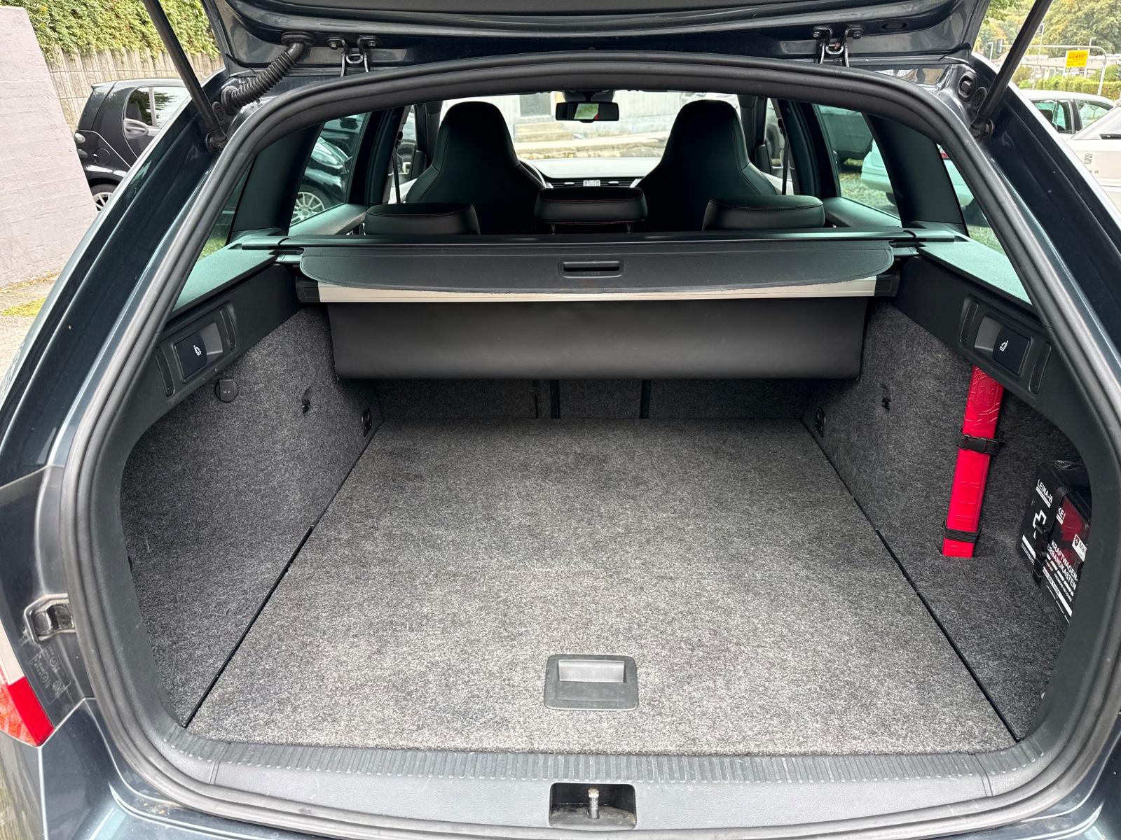 Skoda Octavia Combi RS Klima Navi Xenon -nur 73.000km!