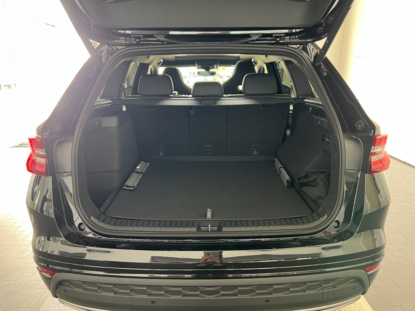 Fahrzeugabbildung SKODA Kodiaq Sportline 1.5 TSI IV DSG *LED, Navi, AHK,