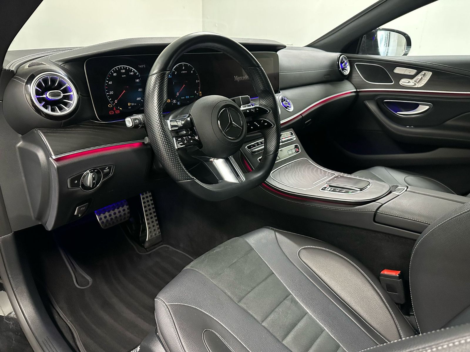 Fahrzeugabbildung Mercedes-Benz CLS 300 d 4MATIC AMG-LINE*NIGHT*KAMERA*AMBILI*