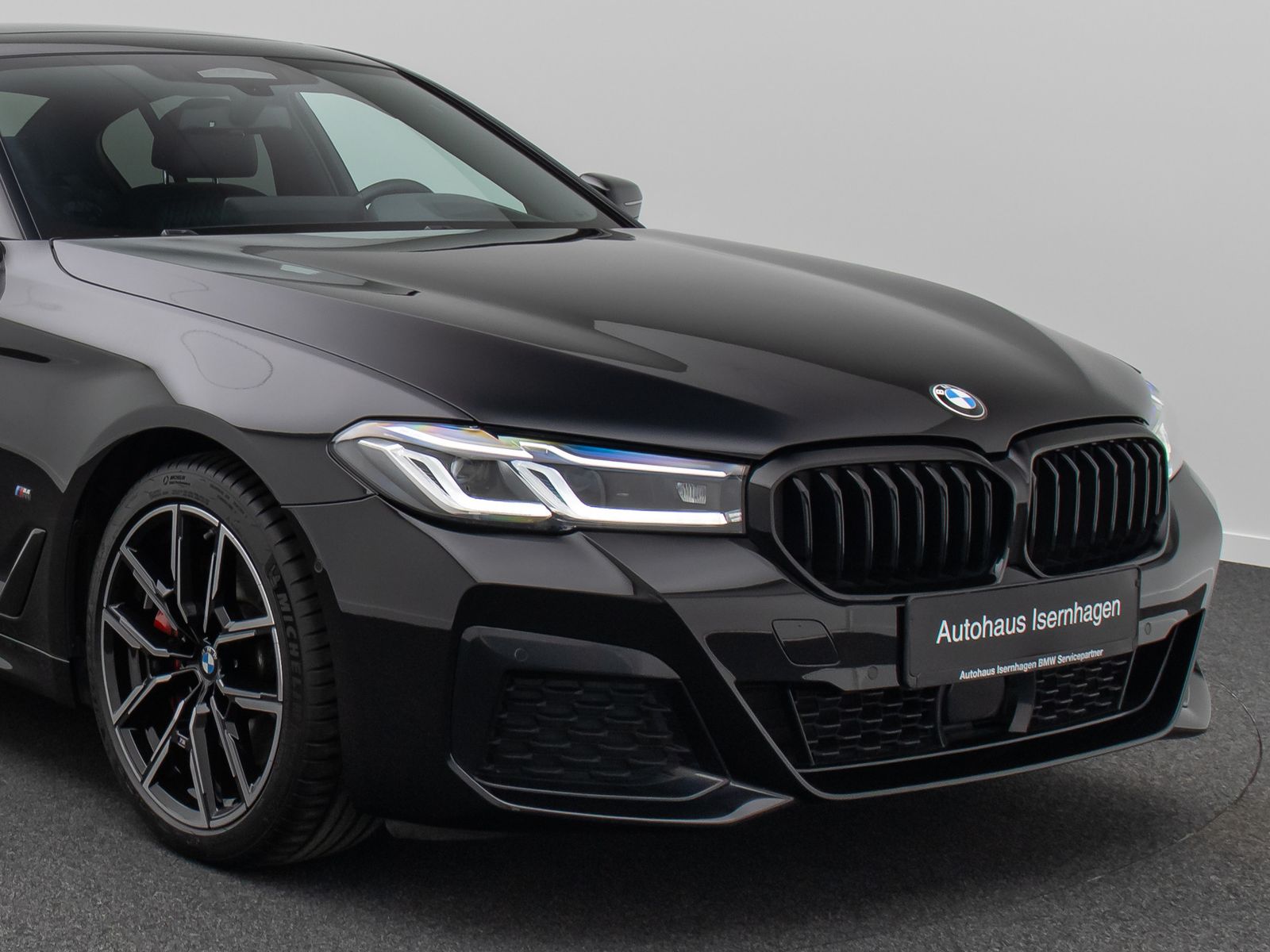 Fahrzeugabbildung BMW 530i M Sport Glasdach Kamera Laser HUD DAB H/K