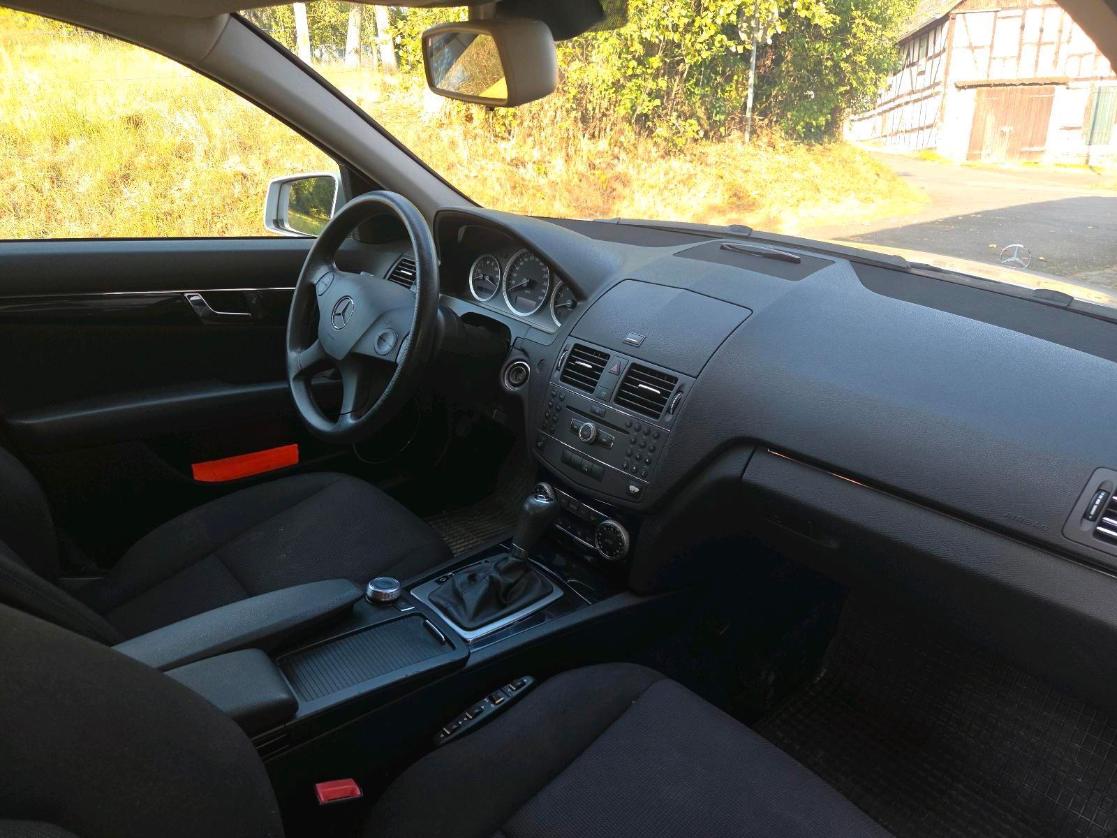 Mercedes-Benz C220 2009 — photo 8