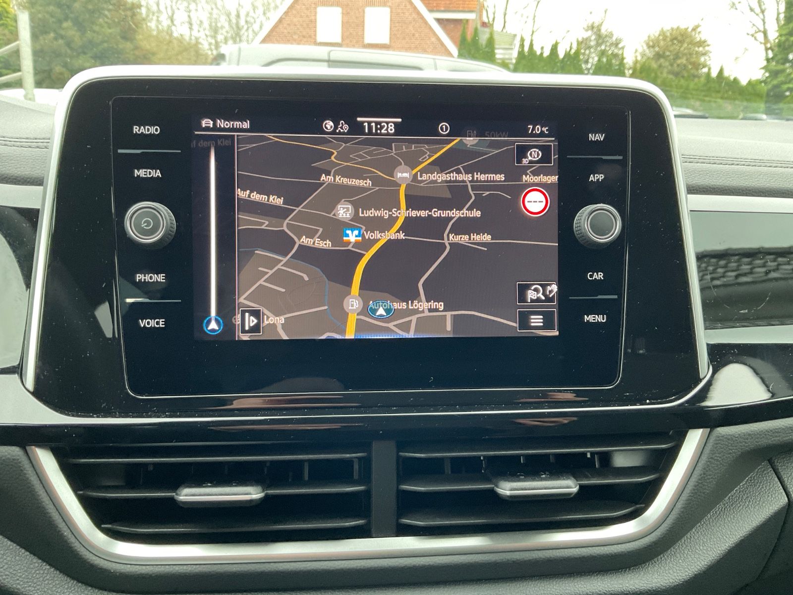 Fahrzeugabbildung Volkswagen T-Roc 1.5 TSI DSG R Line,AHK,ACC,Kamera,Navi