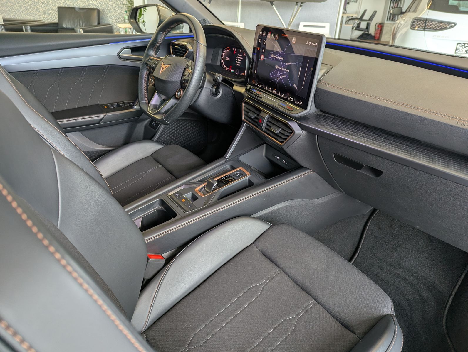 Fahrzeugabbildung CUPRA Leon 1.5 e-Hybrid Matrix Edge-Intelligent-Paket