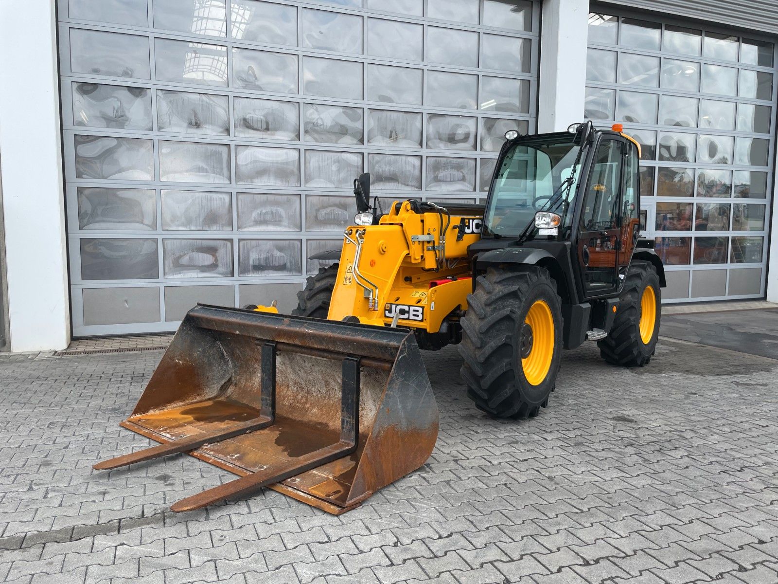 Fahrzeugabbildung JCB 535-95 / nur 1.354h / Palettengabel & Schaufel - mit KI generiert/bearbeitet