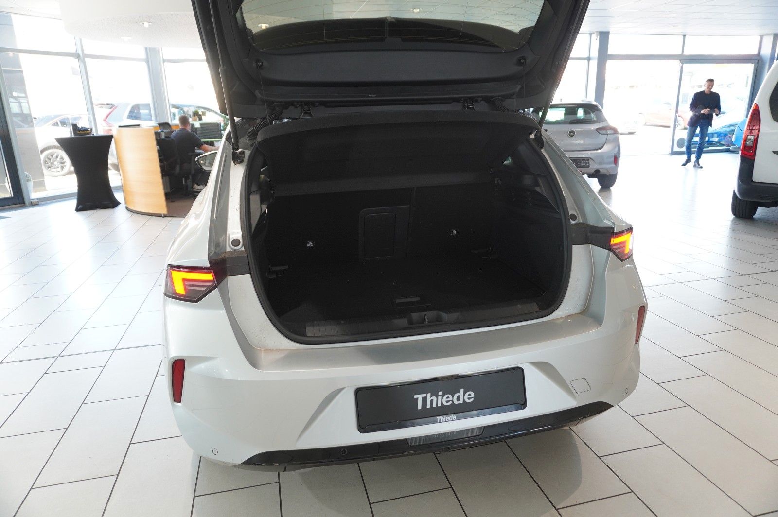 Fahrzeugabbildung Opel Astra L Lim. 1.2T GS LINE NAVI/LED/360°/PANO/HUD