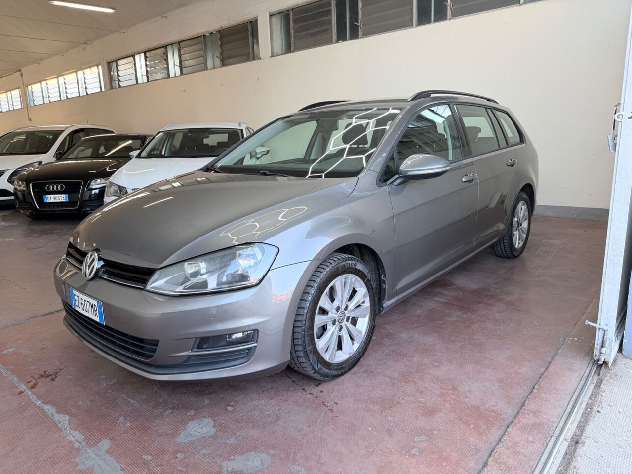 Volkswagen Golf - 1