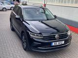 Volkswagen Tiguan Life 2.0 TDI DSG LED Rückfahrkamera - mit Diesel-Antrieb: Schwarz, Geländewagen, mit Klimaanlage
