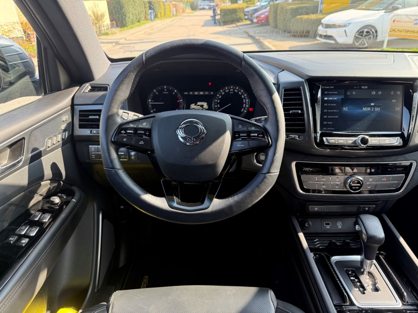 Fahrzeugabbildung KGM Rexton 2.2 AWD AT Sapphire Leder+SHZ+LHZ+Kamera