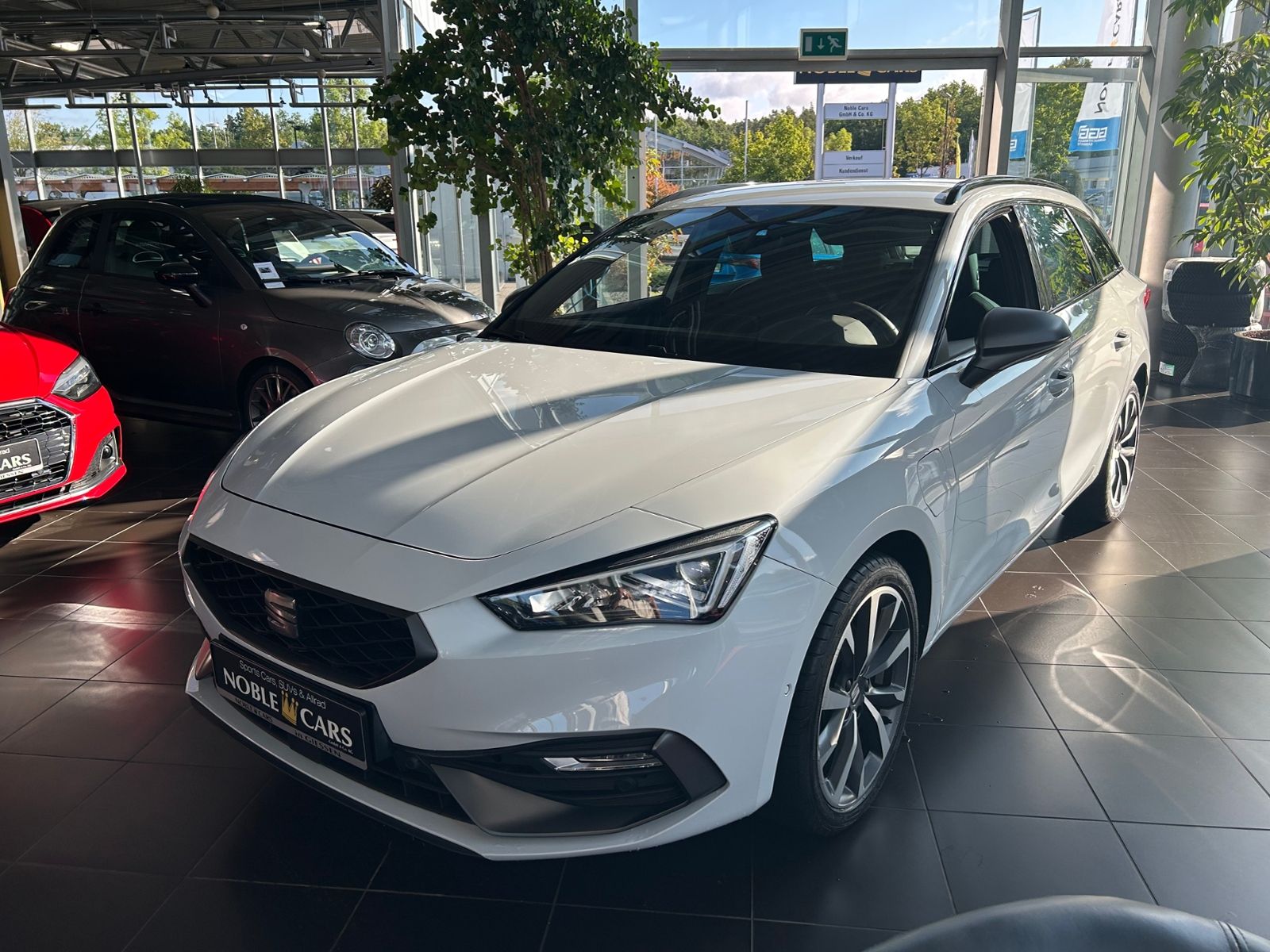 Fahrzeugabbildung SEAT Leon Sportstourer FR e-Hybrid LED NAVI ALU