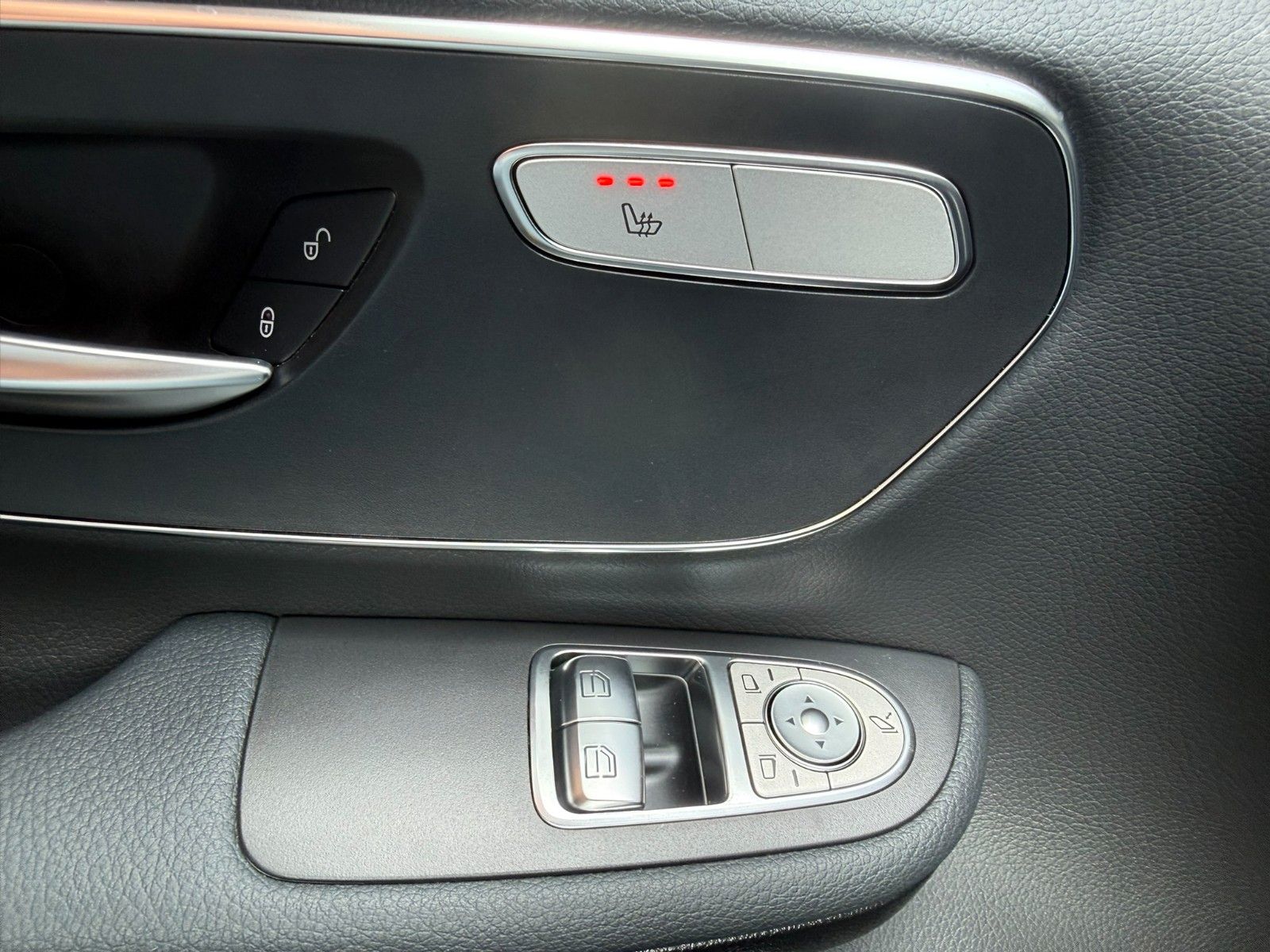 Fahrzeugabbildung Mercedes-Benz V 220 d STYLE AHK2,5to DISTRONIC LED elekt Türen