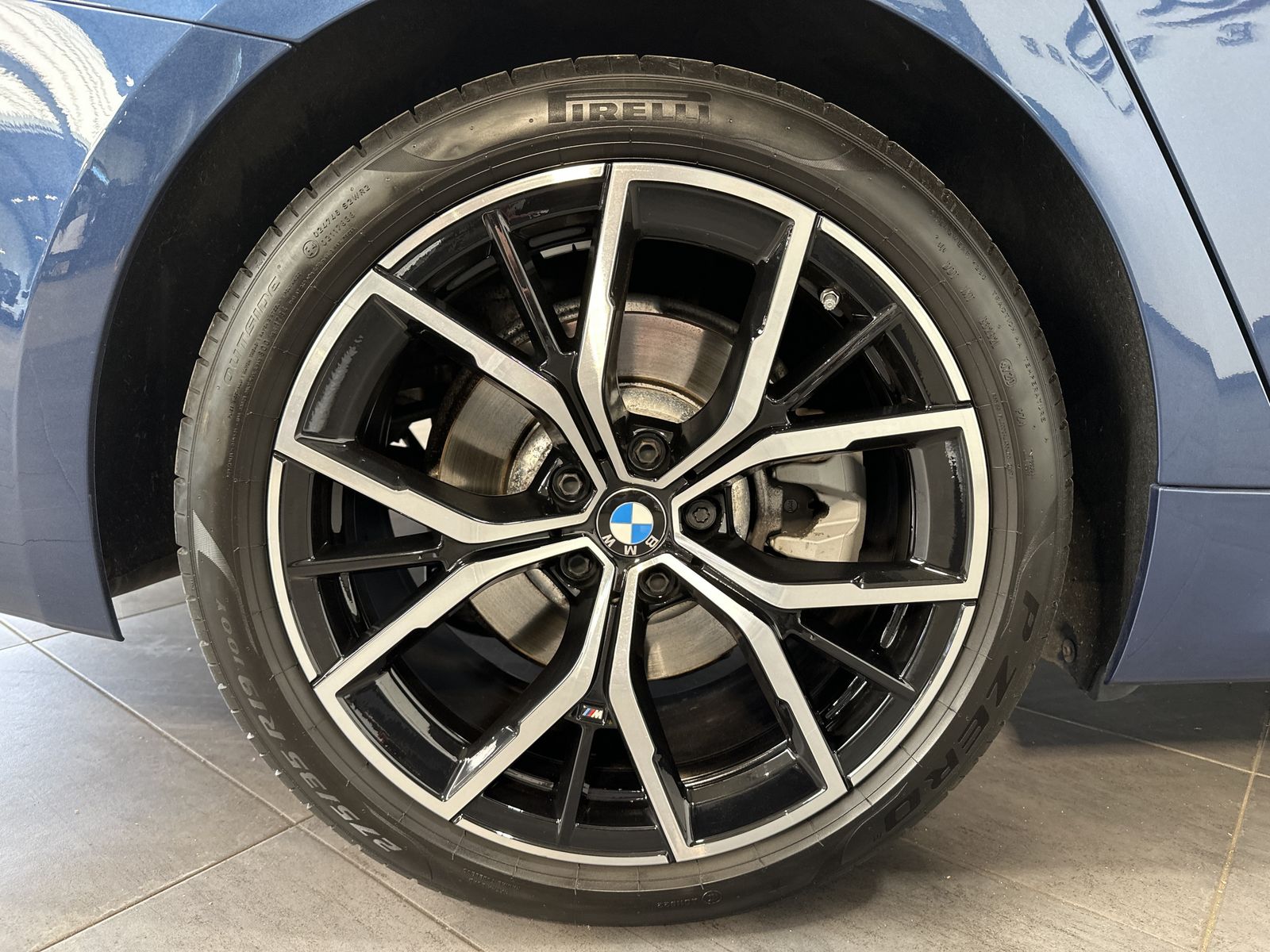 Fahrzeugabbildung BMW 520d Touring M-Sport NAV+LED+PANO+KAMERA+19ZOLL