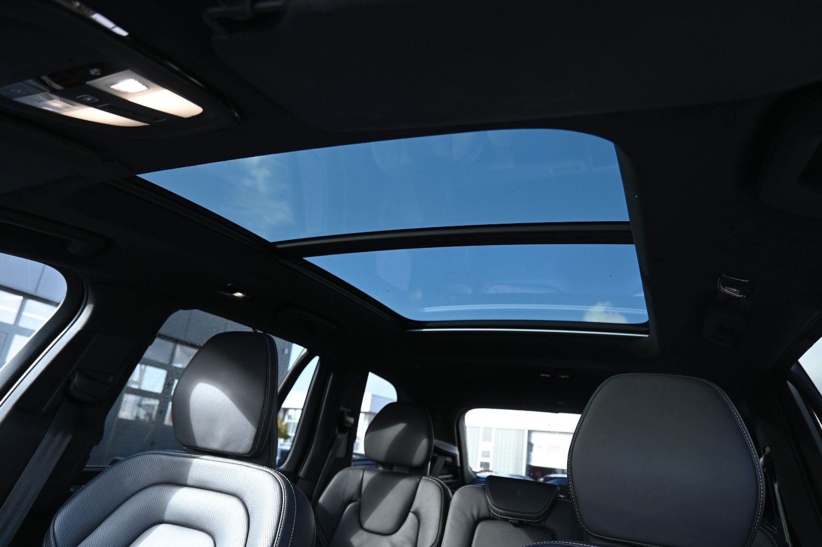 Fahrzeugabbildung Volvo XC90 Ultimate Dark AWD*HUD*360°*LUFT*STDHZG*AHK*