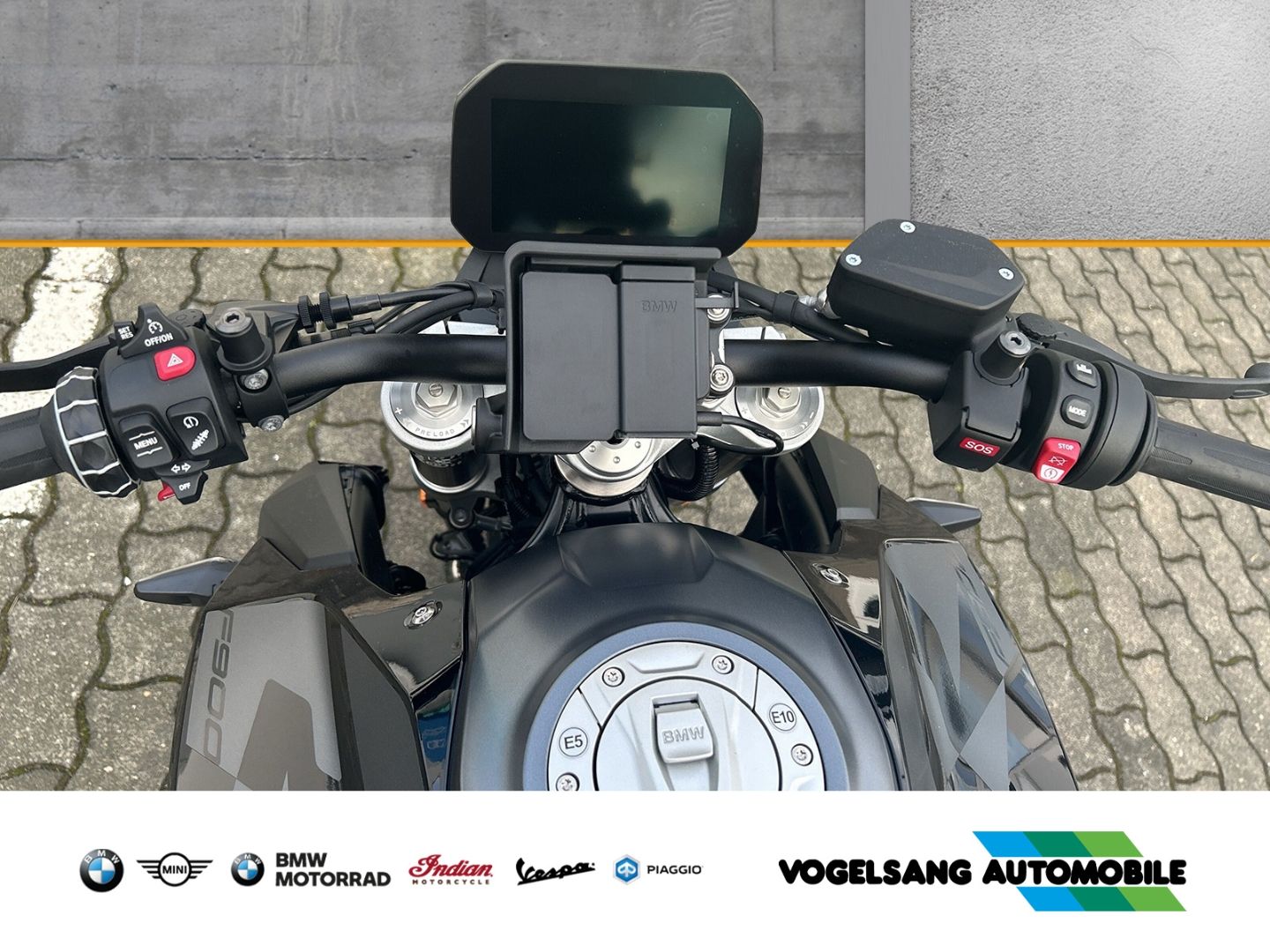 Fahrzeugabbildung BMW F 900 R Tripleblack, Komfort-Paket, Dynamik-Pake
