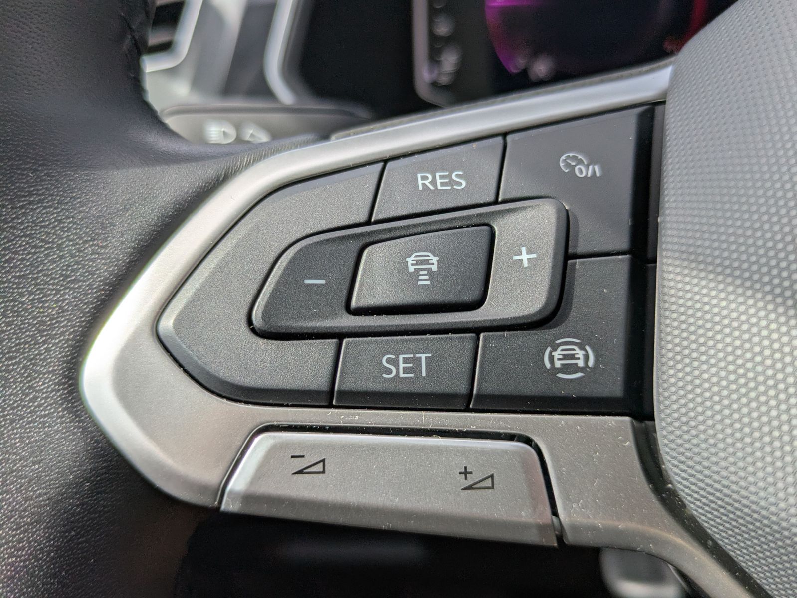Fahrzeugabbildung Volkswagen Tiguan 2.0 TDI Elegance MATRIX*ACC*CAM*MASSAGE
