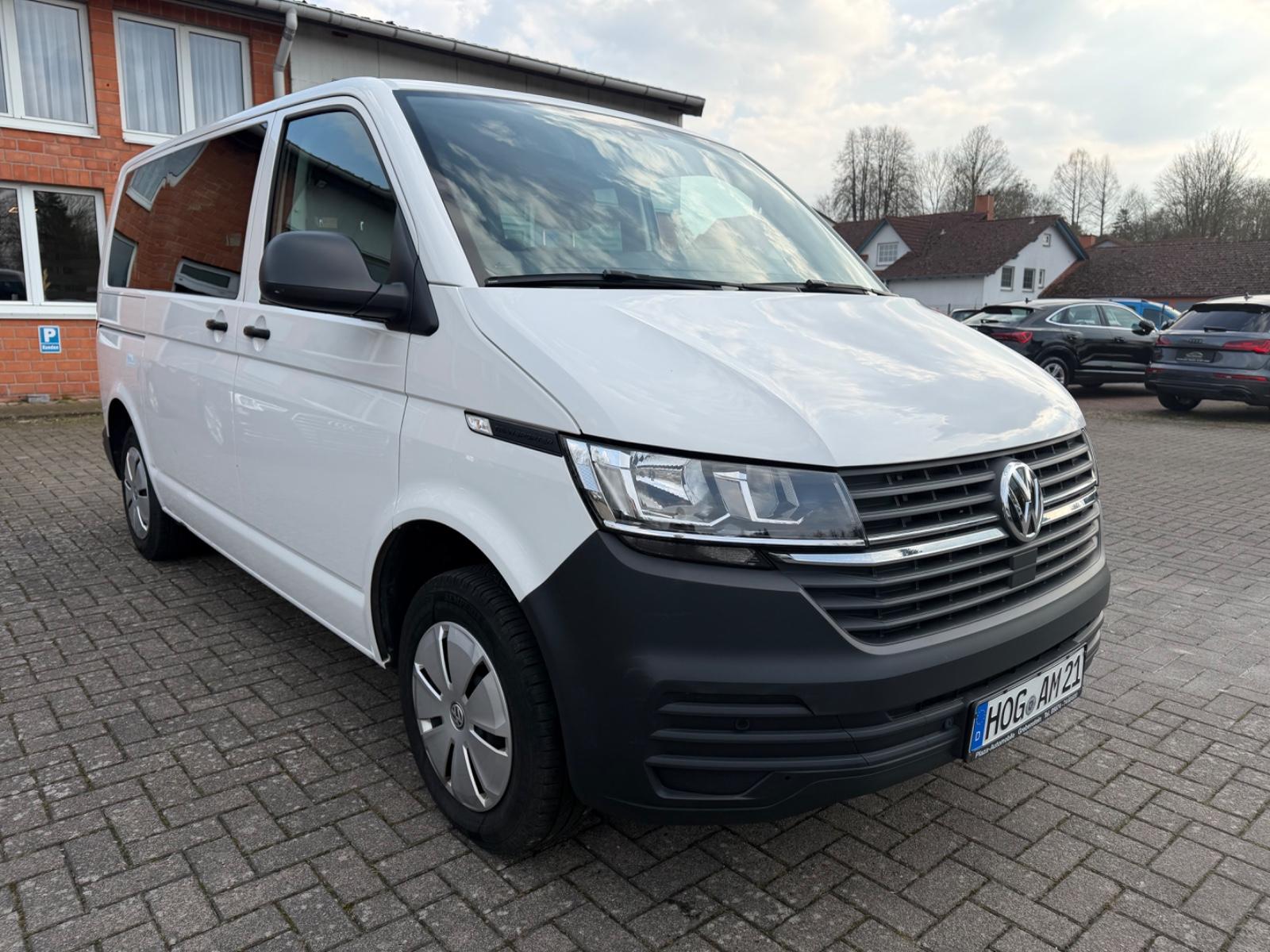 Volkswagen T6 Kombi 9-Sitze AHK