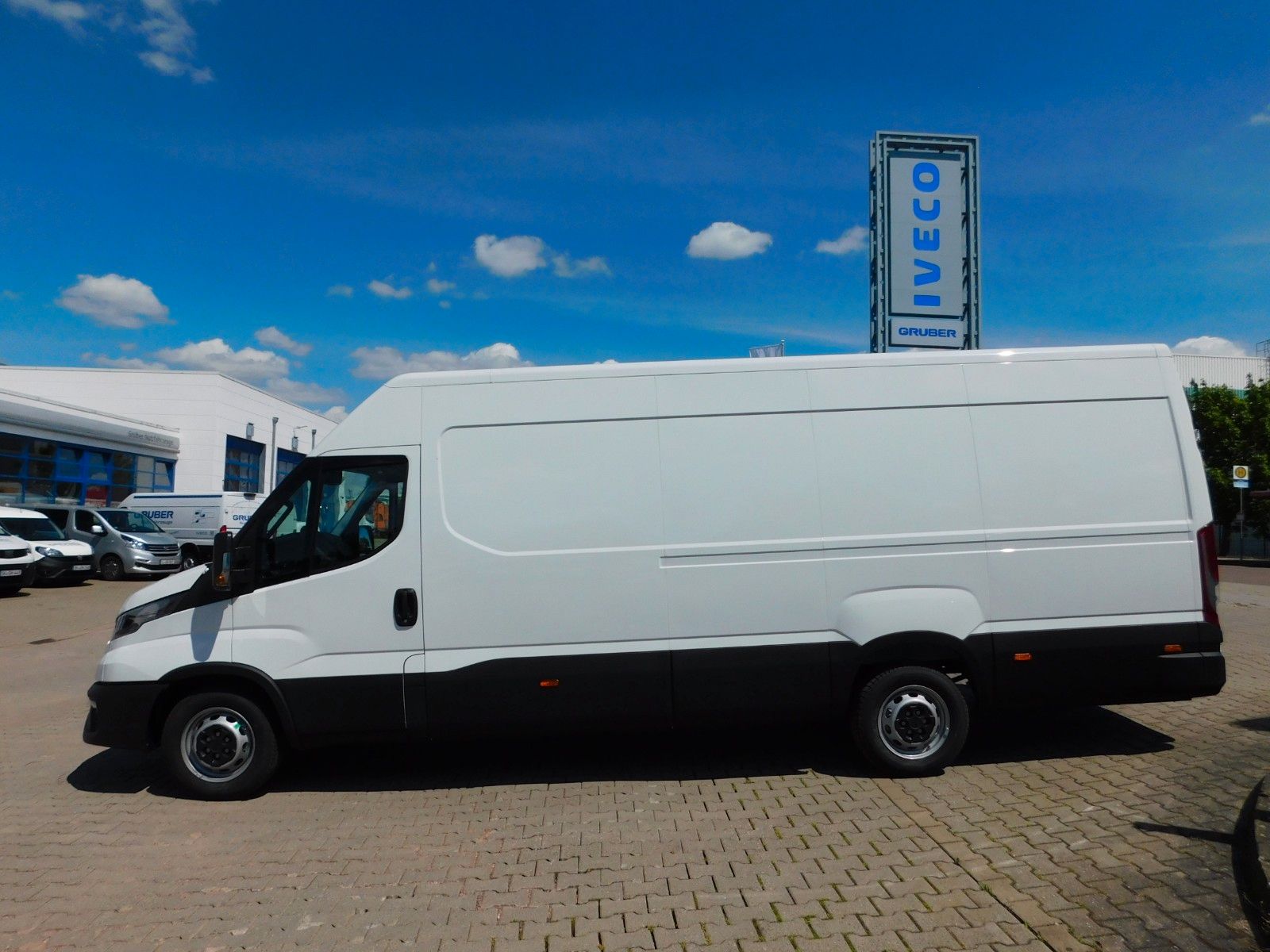 Fahrzeugabbildung Iveco Daily 35S16H3.0A8 V Y Kastenwagen