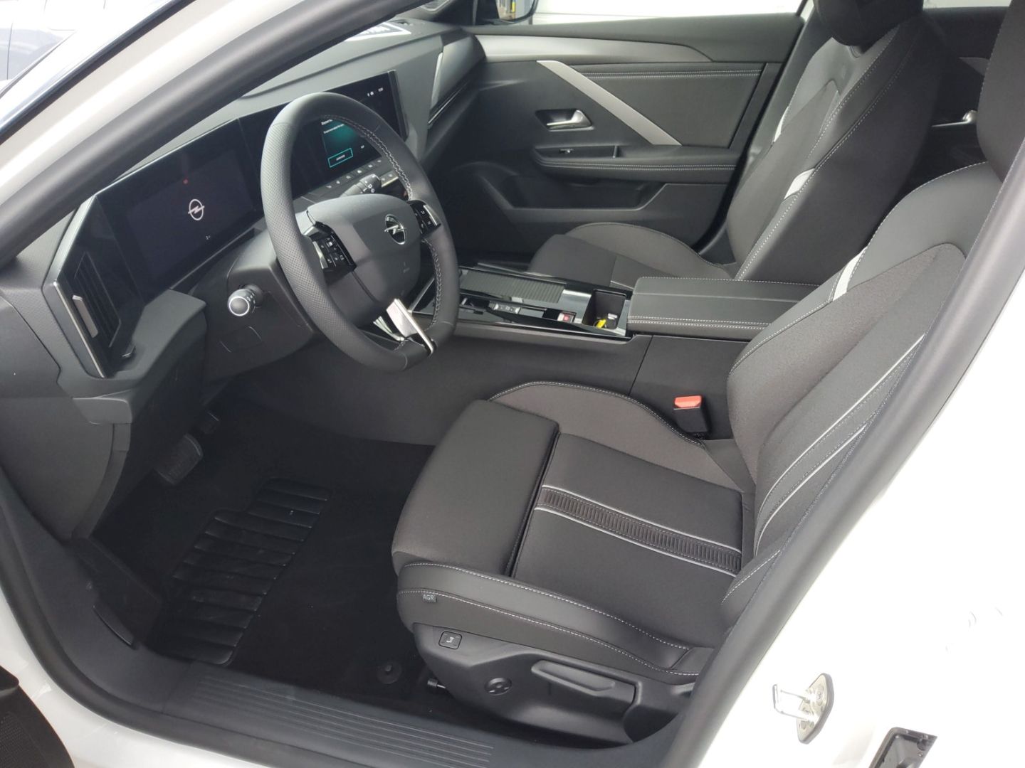 Fahrzeugabbildung Opel Astra GS Line, HUD, Navi, 360Kamera, LED, SHZ, A