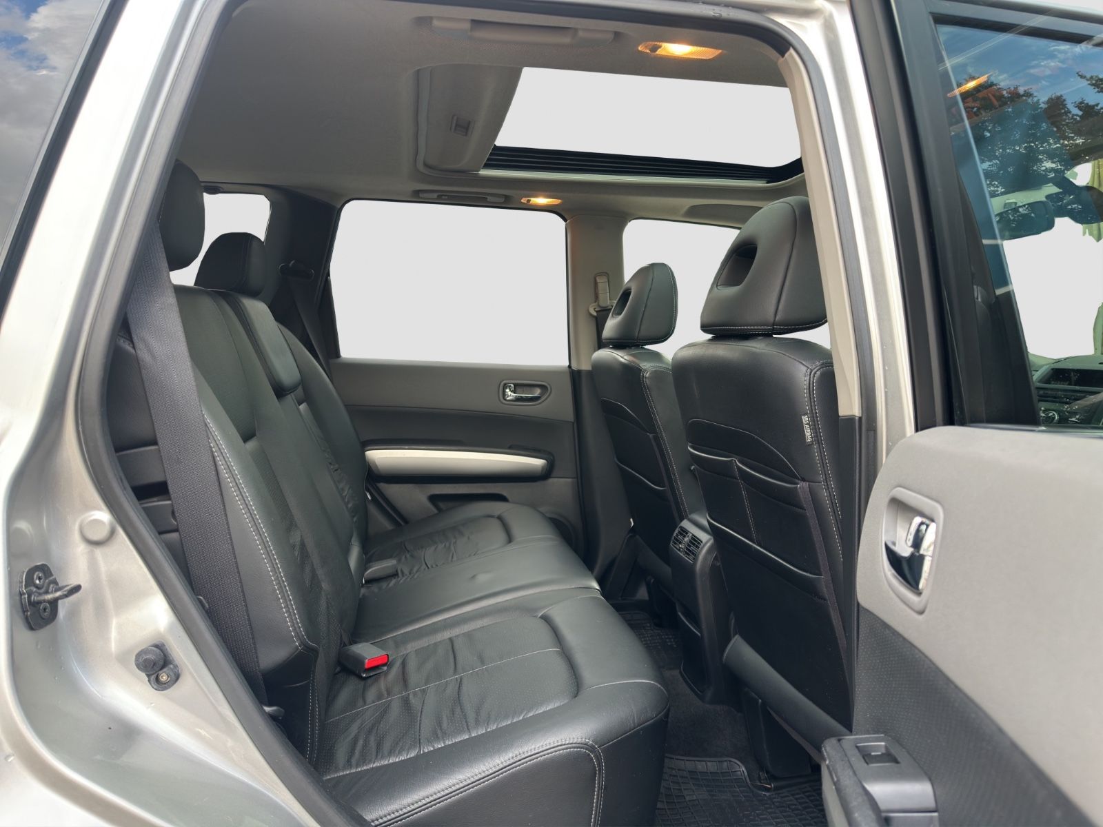 Fahrzeugabbildung Nissan X-Trail LE 4X4 /AHK/Schiebedach/Leder