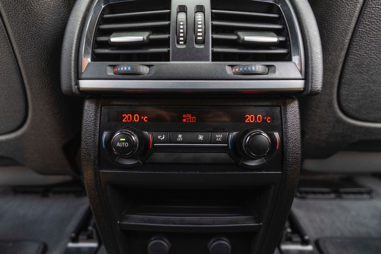 Fahrzeugabbildung BMW X6 xDrive50i M-SPORTPAKET ACC HUD LED 360° H&K