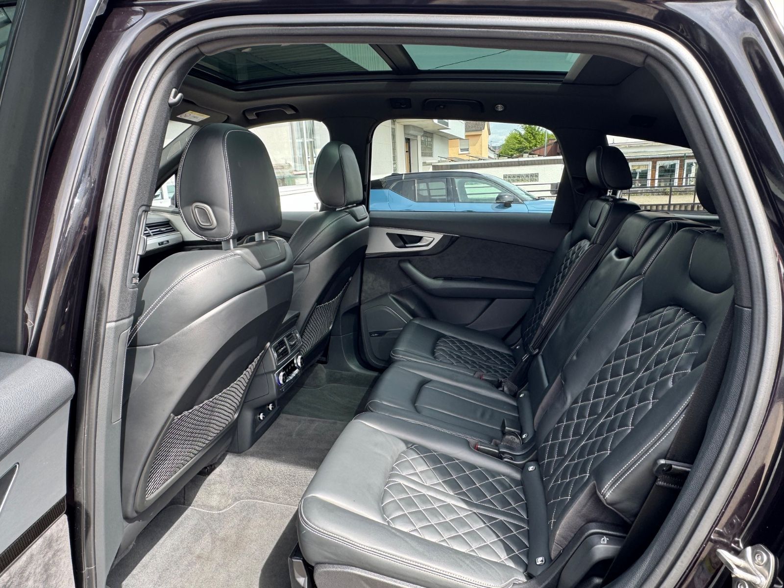 Fahrzeugabbildung Audi SQ7/RAUTEN-SITZE/PANO/AHK/360°Cam/Carbon/BOSE/