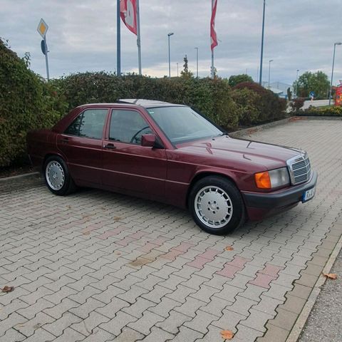 Mercedes-Benz Mercedes-190 Avantgarde Rosso