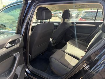 Volkswagen Passat - 11