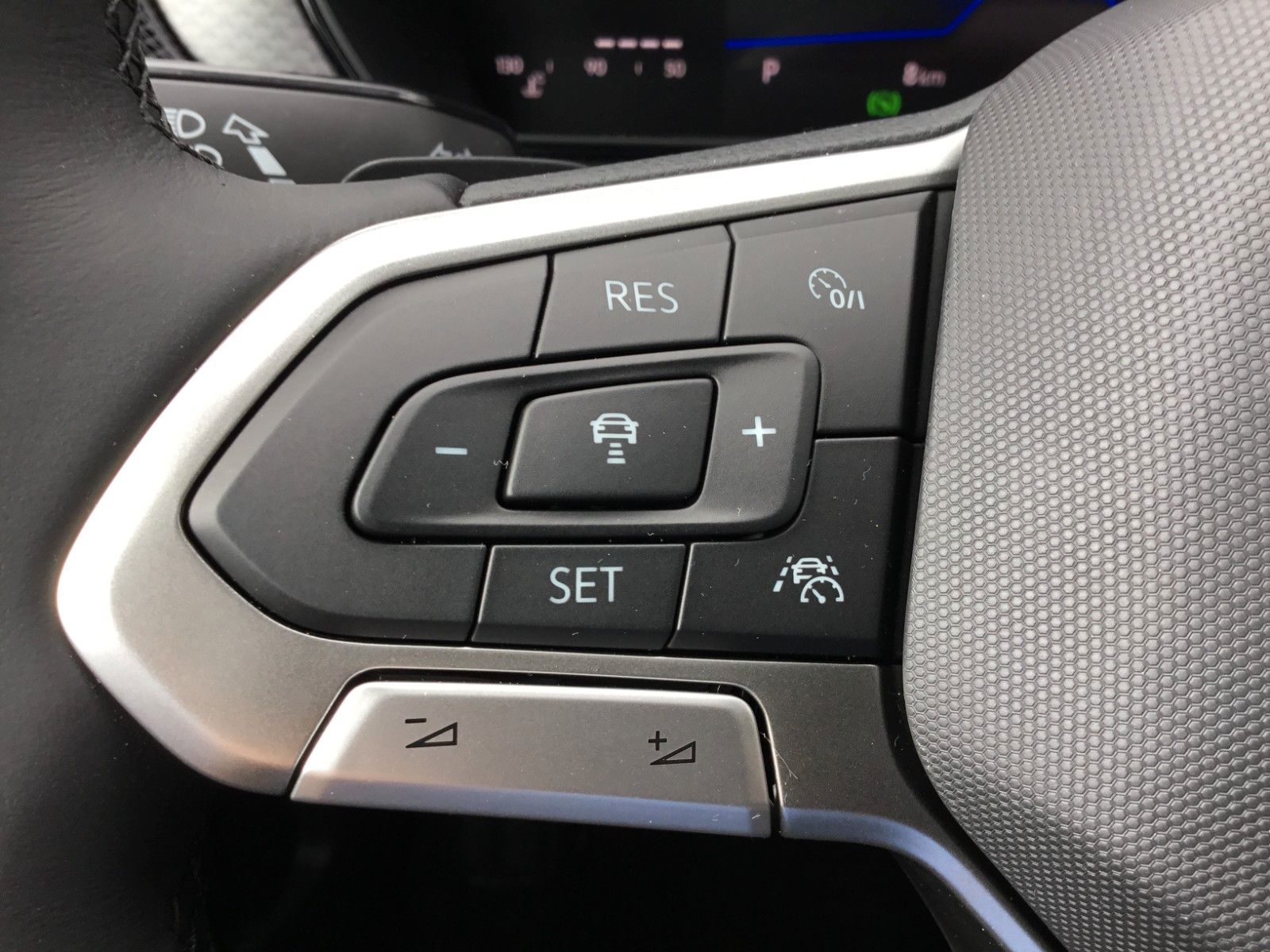 Fahrzeugabbildung Volkswagen T-Cross 1.5 TSI DSG Life+AHK+17"+LED+AppConnect