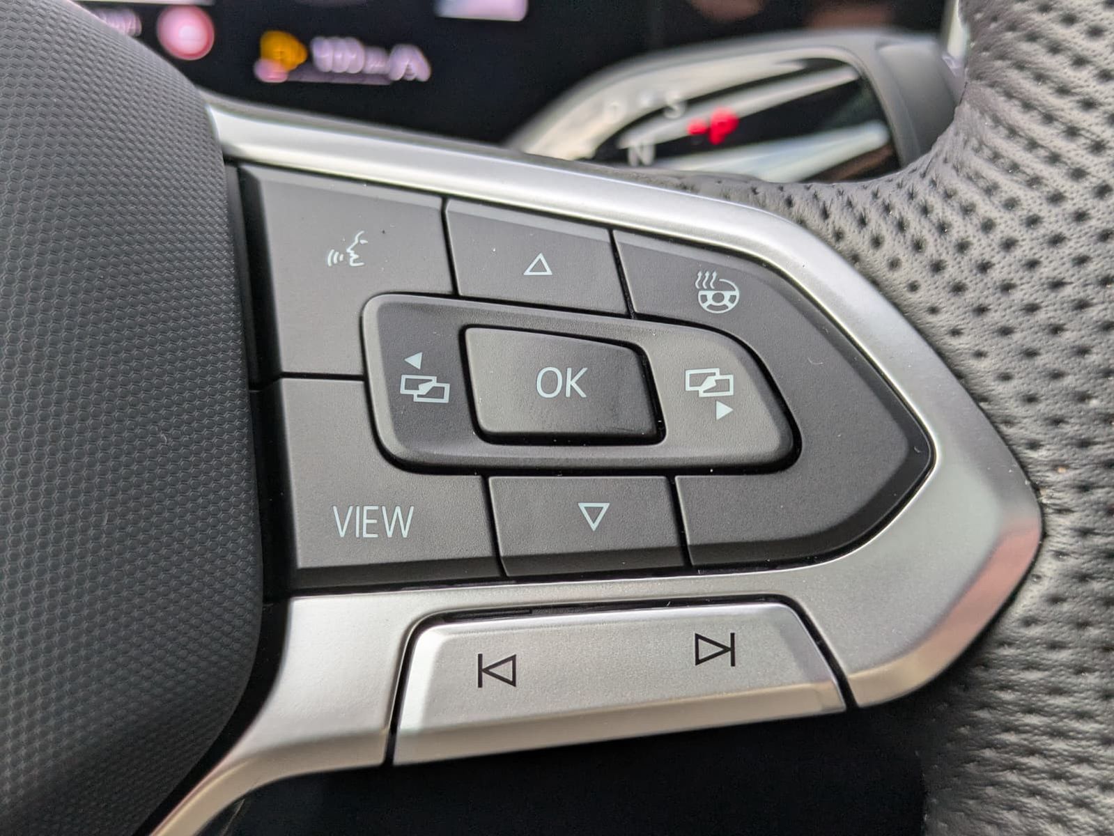 Fahrzeugabbildung Volkswagen Tiguan 2.0 TDI 4M R-Line PANO*H&K*AHK*MATRIX*20"