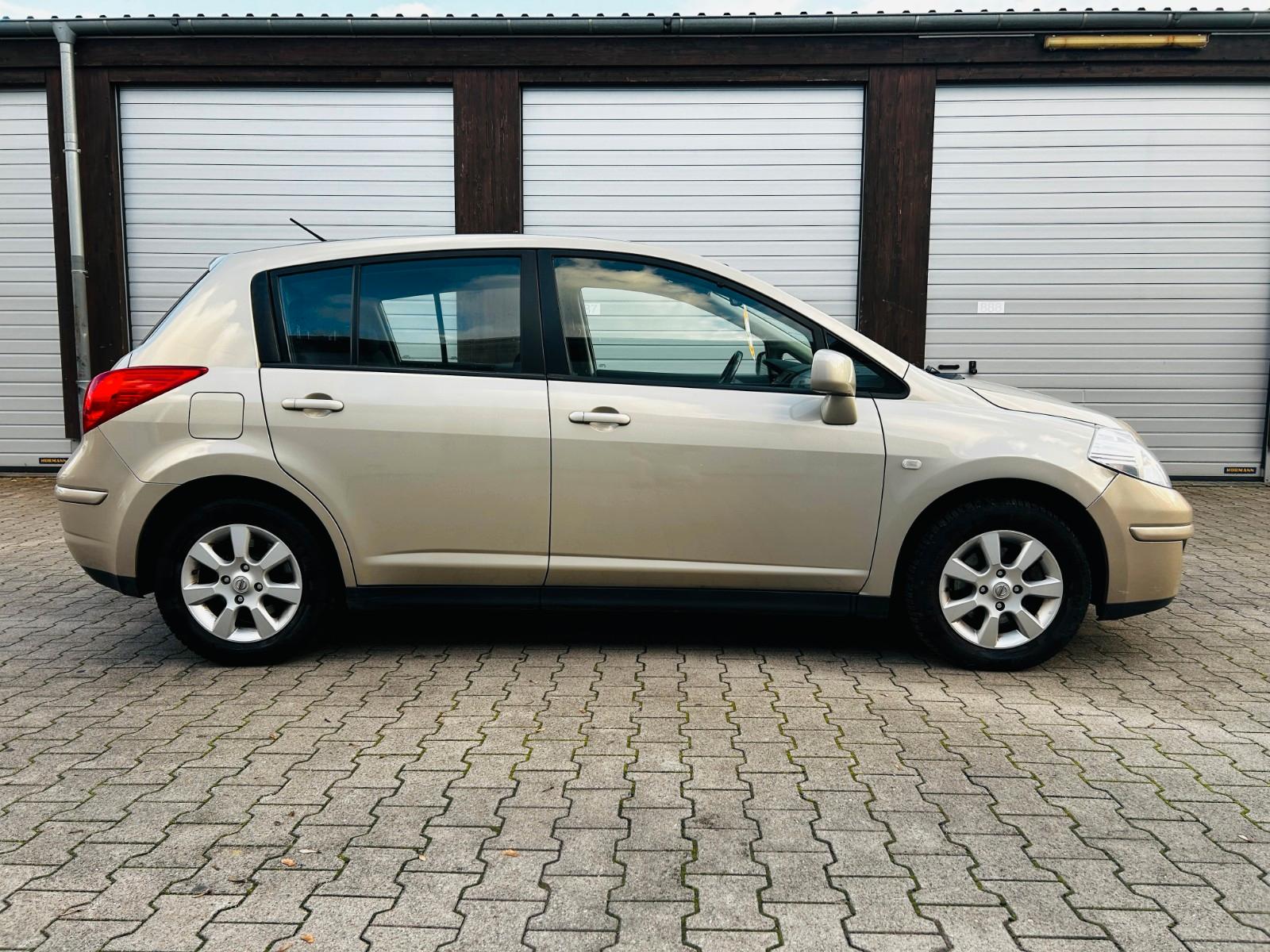 Nissan Tiida 2009 — interior