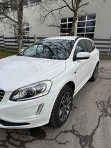Volvo XC60 D4 Momentum Geartronic Momentum - Volvo XC60 Gebrauchtwagen in Stuttgart