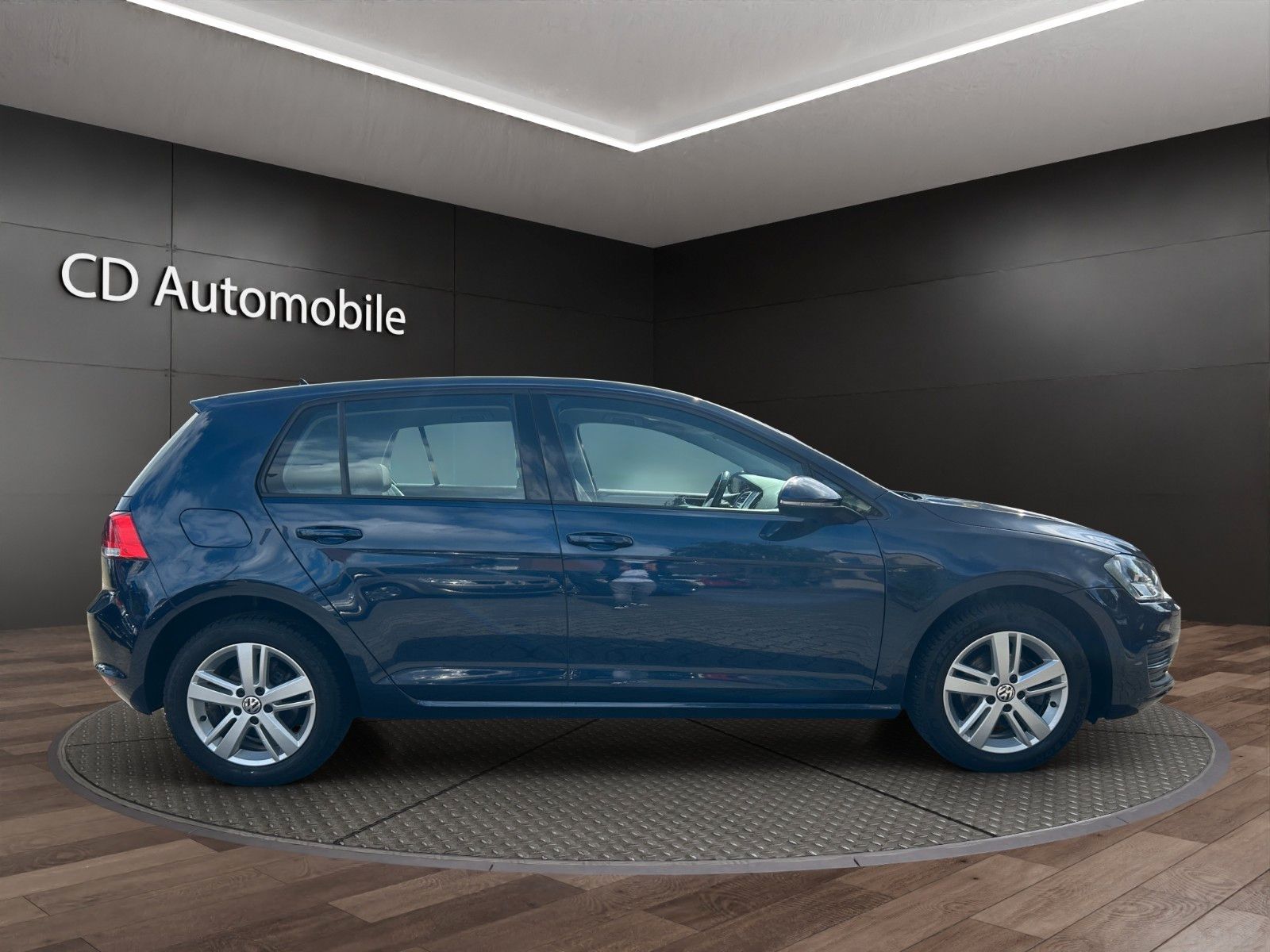 Fahrzeugabbildung Volkswagen Golf VII Lim. Trendline BMTKlimaaut./5Türig/