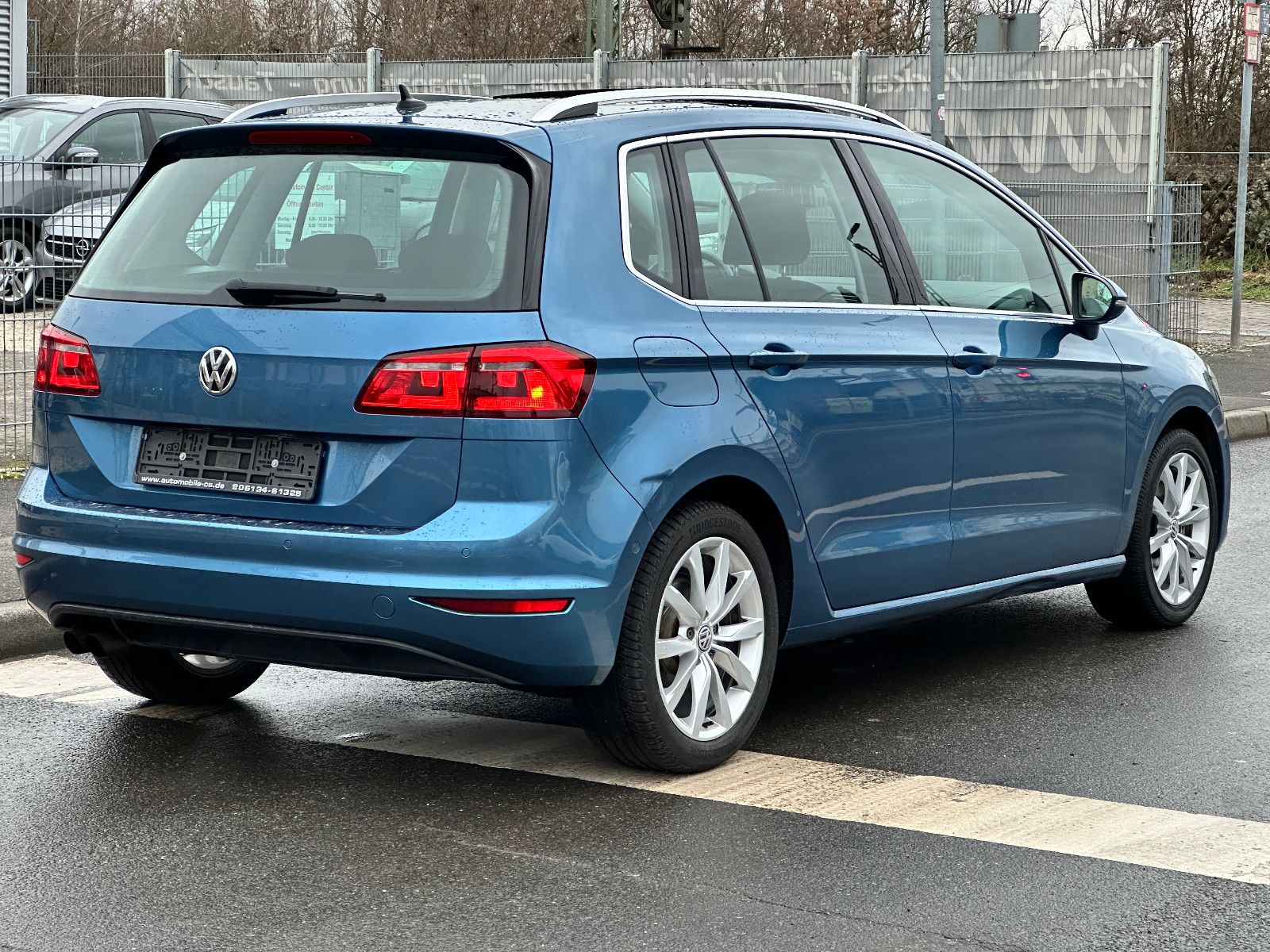 Fahrzeugabbildung Volkswagen GOLF SPORTSVAN VII HIGHLINE BMT*AHK+PANO+AUTOM.*