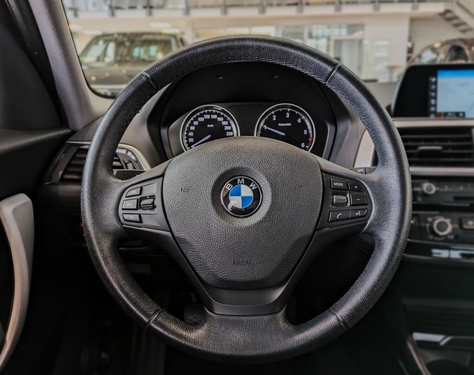 Fahrzeugabbildung BMW 116d 5 Trg KLIMAAUT NAVI SITZHZG PDC 1.HAND ALU