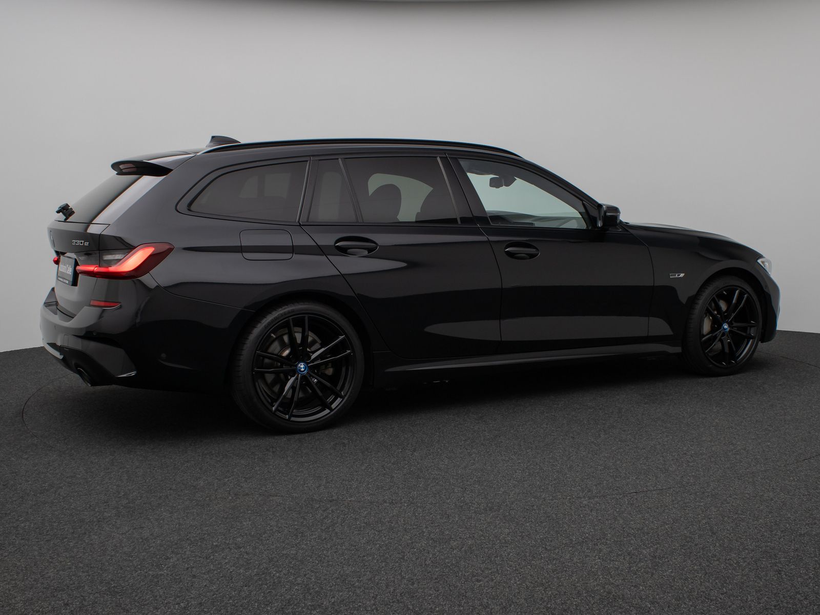 Fahrzeugabbildung BMW 330e M Sport Panorama Laser Kamera HUD DAB HiFi