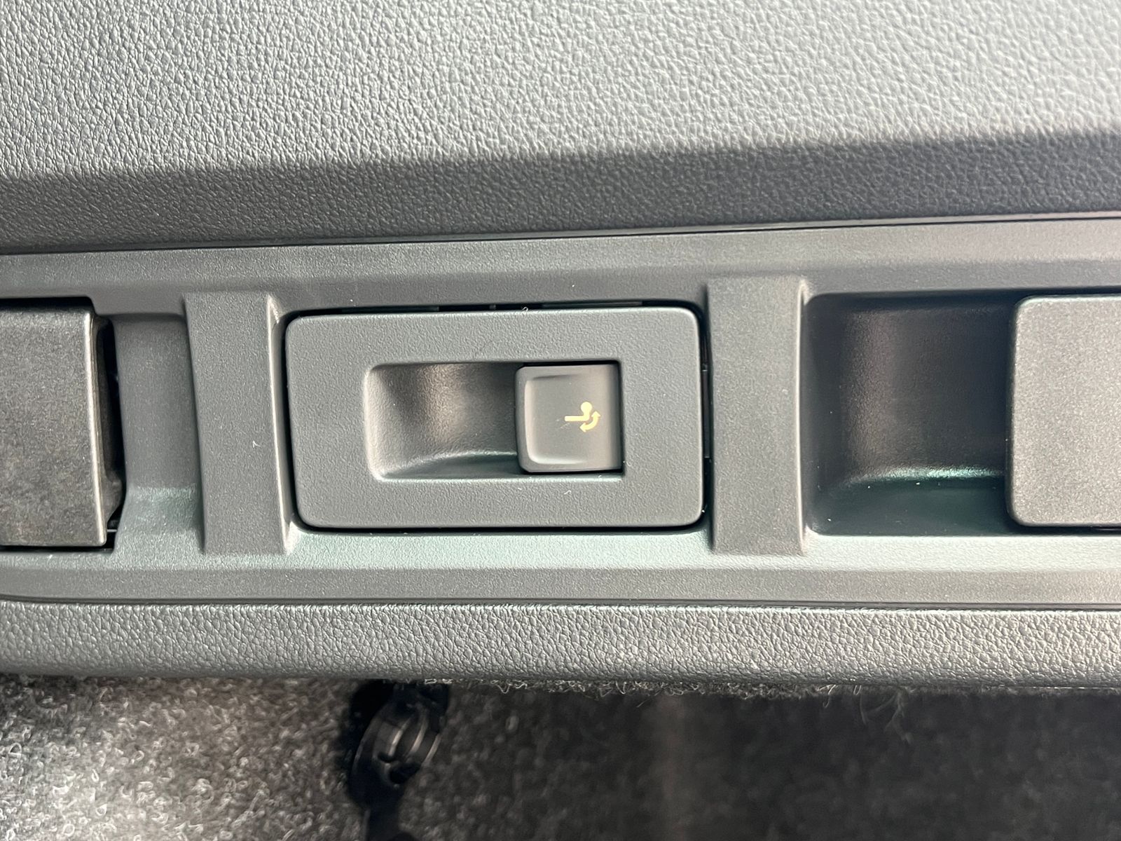 Fahrzeugabbildung SKODA Octavia Combi TOUR 2.0 TDI DSG *AHK, Travel Assi