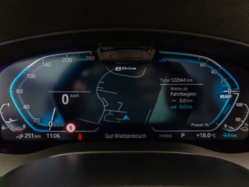 Fahrzeugabbildung BMW 530e xD Kamera Laser HUD DAB HiFi AHK ACC Komfor