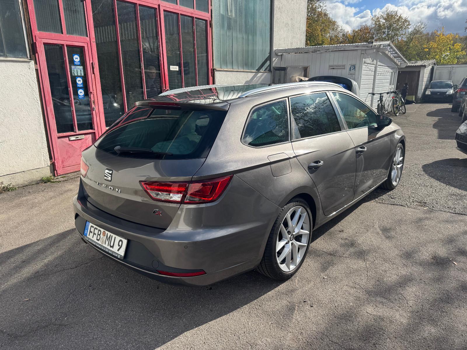 Seat Leon 2014 — салон