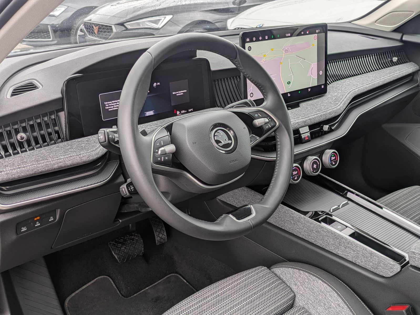 Fahrzeugabbildung SKODA Superb 2.0 TDI 4x4 Selection MATRIX*AHK*PANO*19"