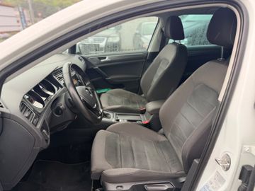 Volkswagen Golf - 10