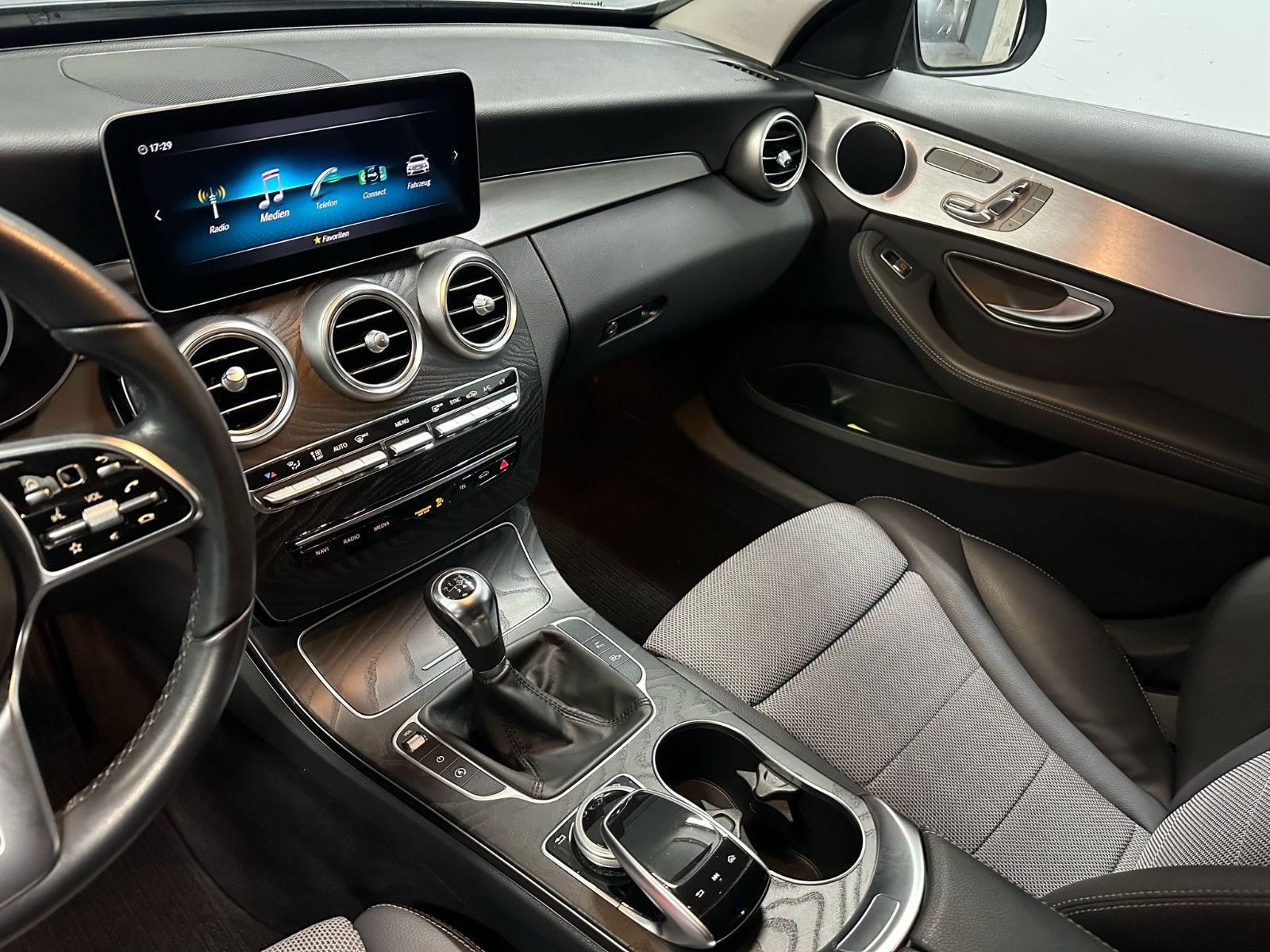Fahrzeugabbildung Mercedes-Benz C 200  d Avantgarde*NIGHT*KAMERA*SPURH*TEMPO*NAV