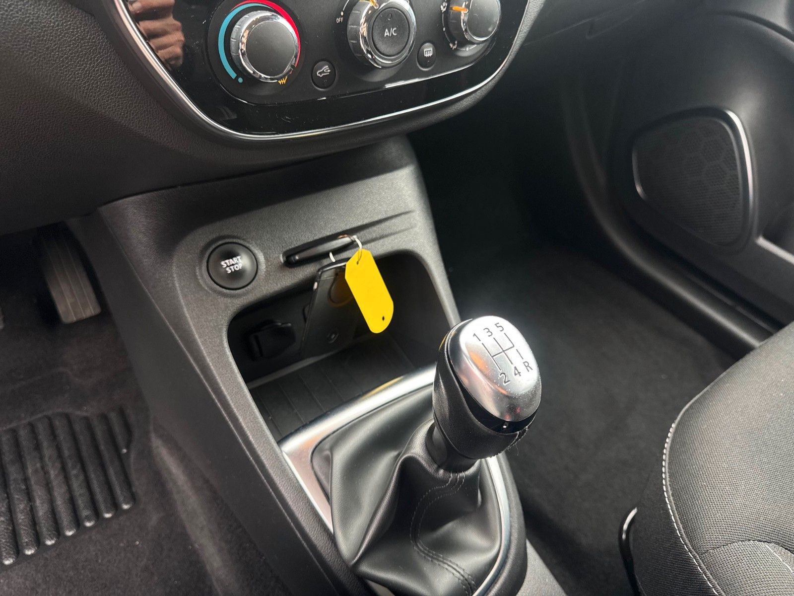 Fahrzeugabbildung Renault Captur Limited Radio Klima LED Tagfahrlicht